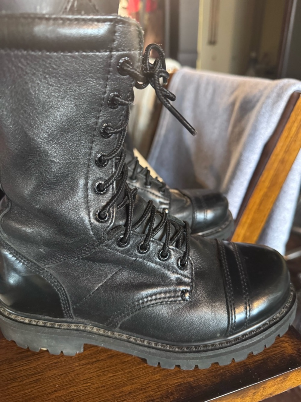 Classic Black Leather womens Combat Boots - Durable Lace-Up - Picture 3 of 7